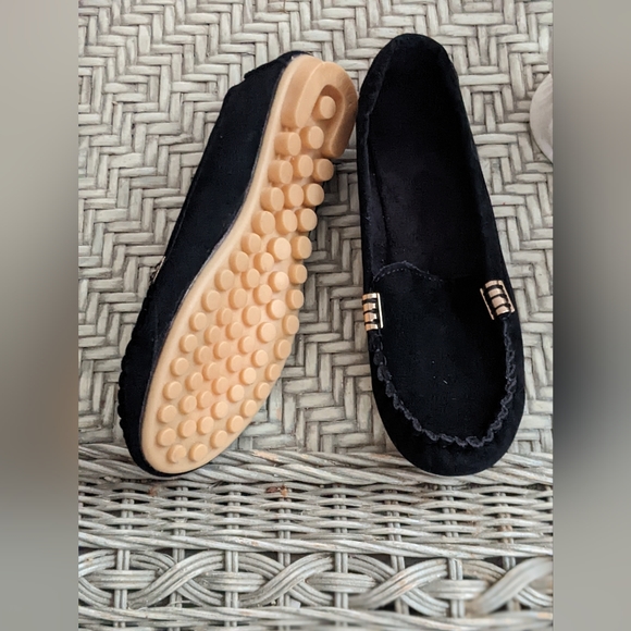 Comfy Soft & Narrow Loafers Size 6.5 - Picture 2 of 4